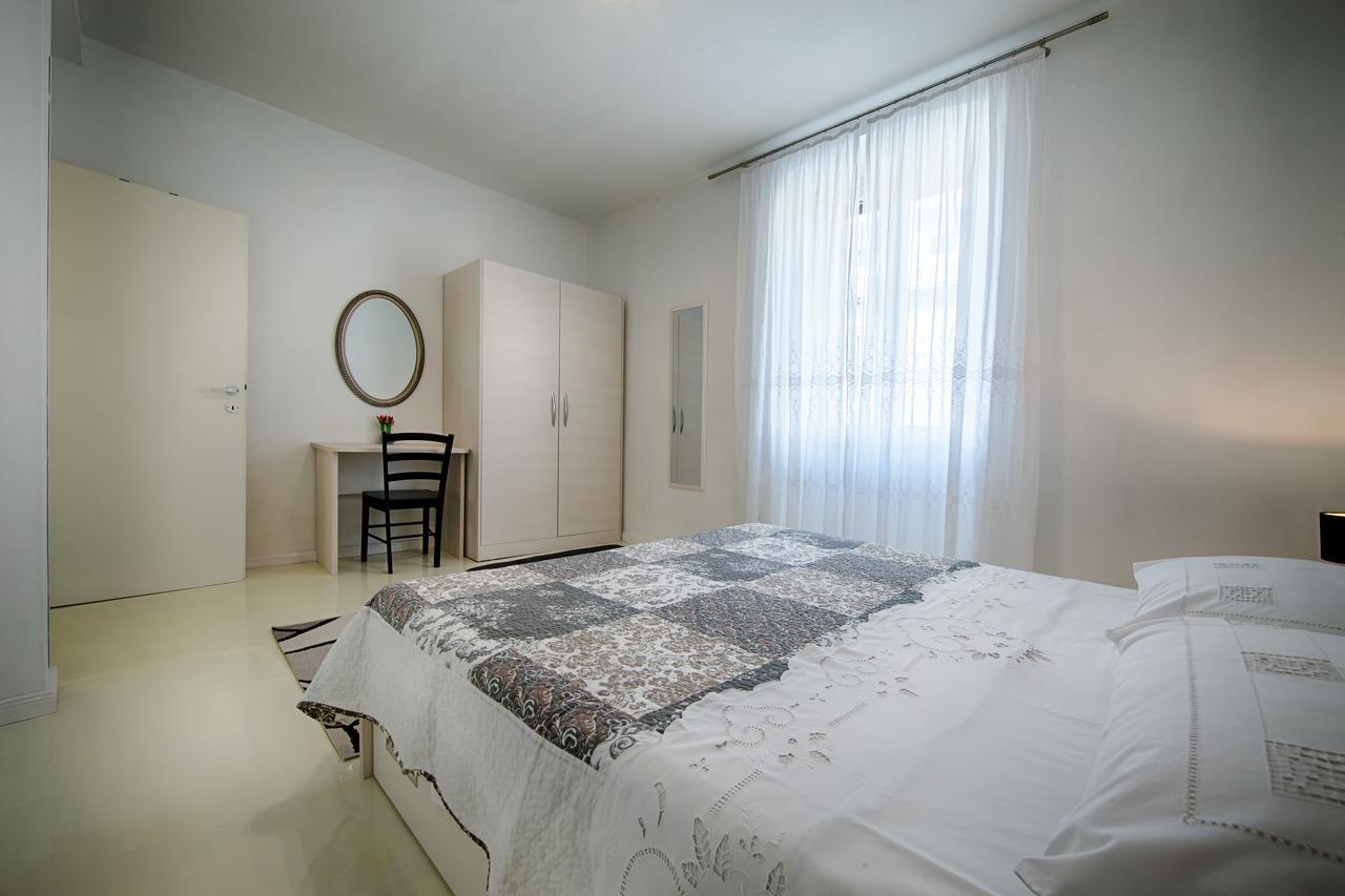 Apartment Jure Vis Zewnętrze zdjęcie